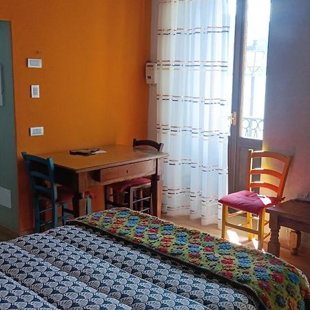Namaste Apartment Fiumelatte Βαρένα Εξωτερικό φωτογραφία