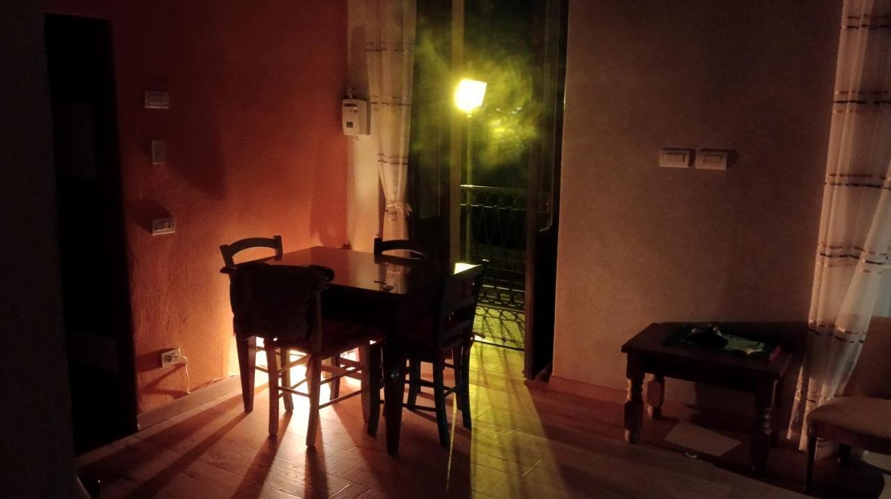 Namaste Apartment Fiumelatte Βαρένα Εξωτερικό φωτογραφία