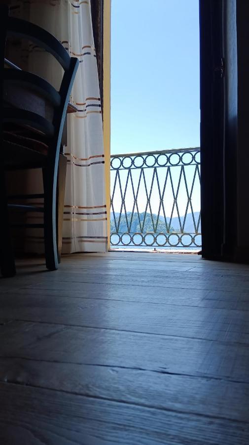 Namaste Apartment Fiumelatte Βαρένα Εξωτερικό φωτογραφία