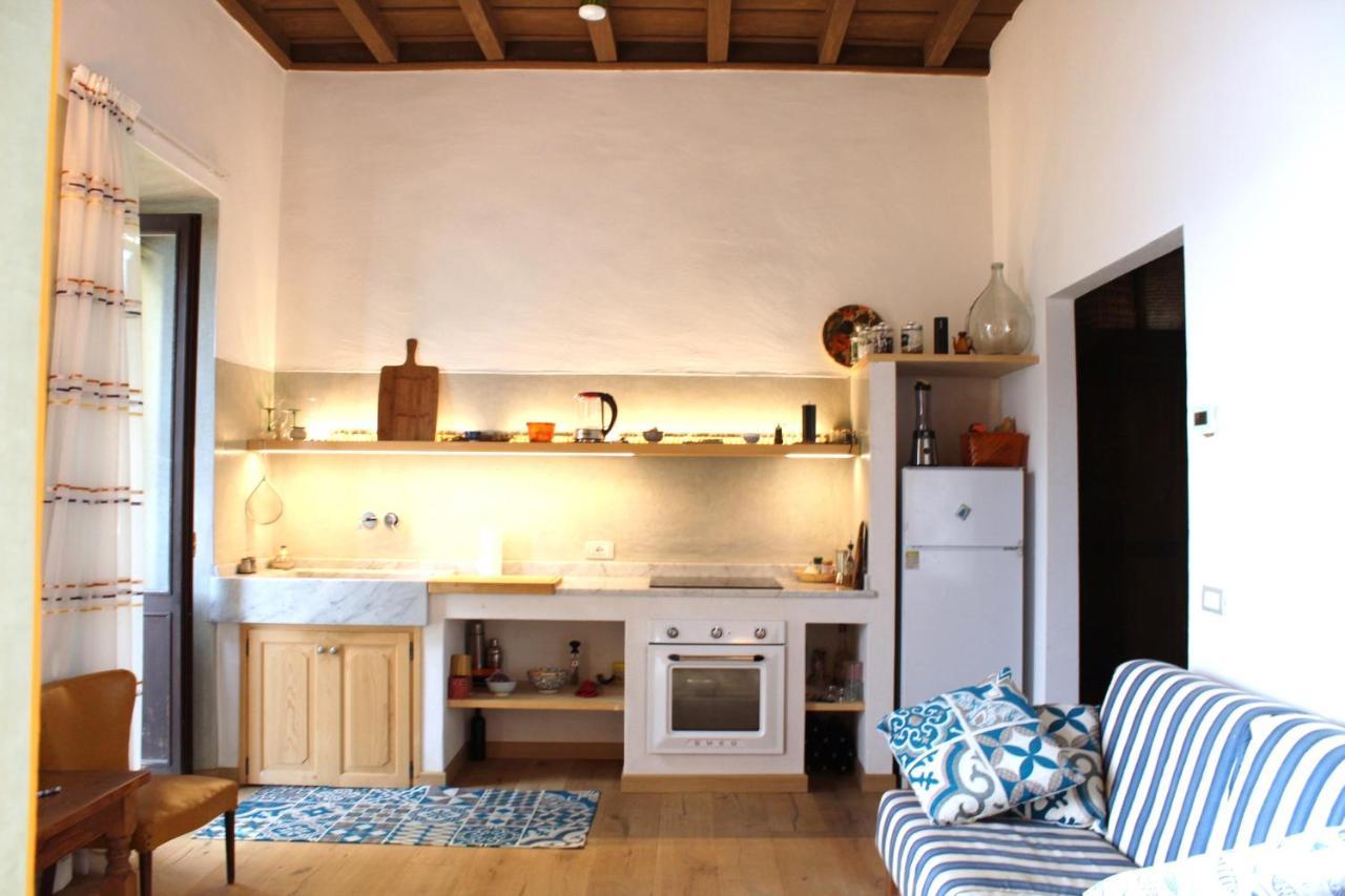 Namaste Apartment Fiumelatte Βαρένα Εξωτερικό φωτογραφία