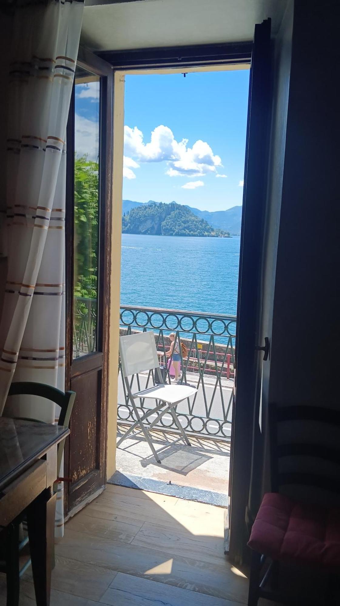 Namaste Apartment Fiumelatte Βαρένα Εξωτερικό φωτογραφία